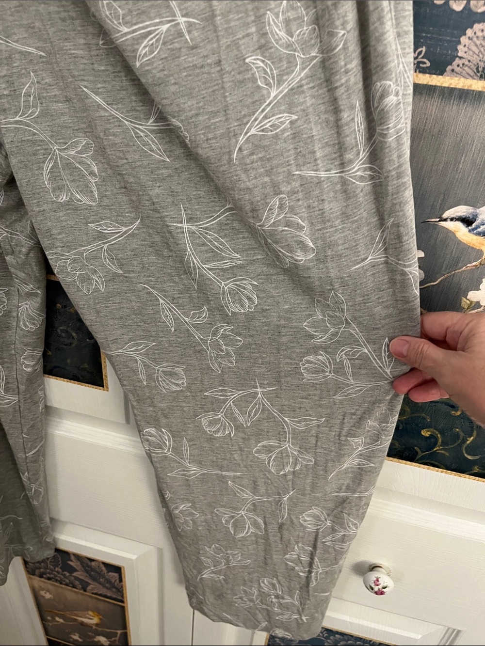 🍎La Vie En Rose Gray Floral Lounge Pants - Picture 5 of 7